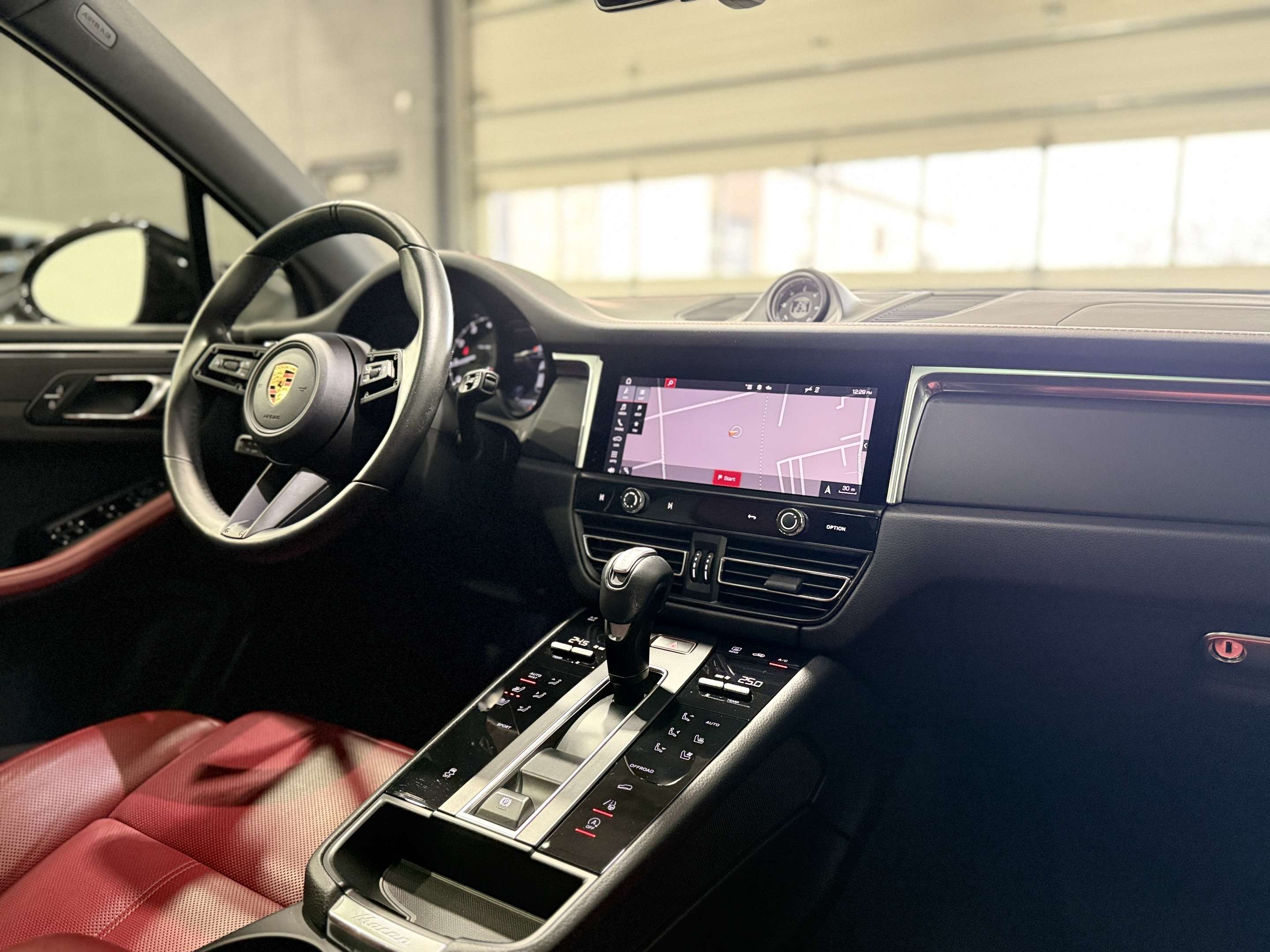 2022 Porsche Macan Base thumb 17
