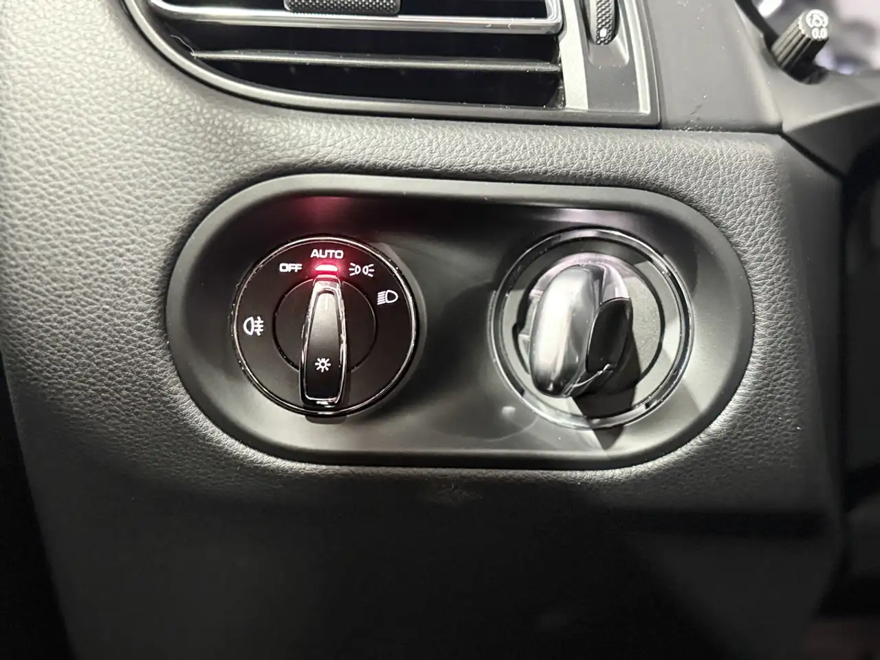 Porsche Macan photo Porsche Macan