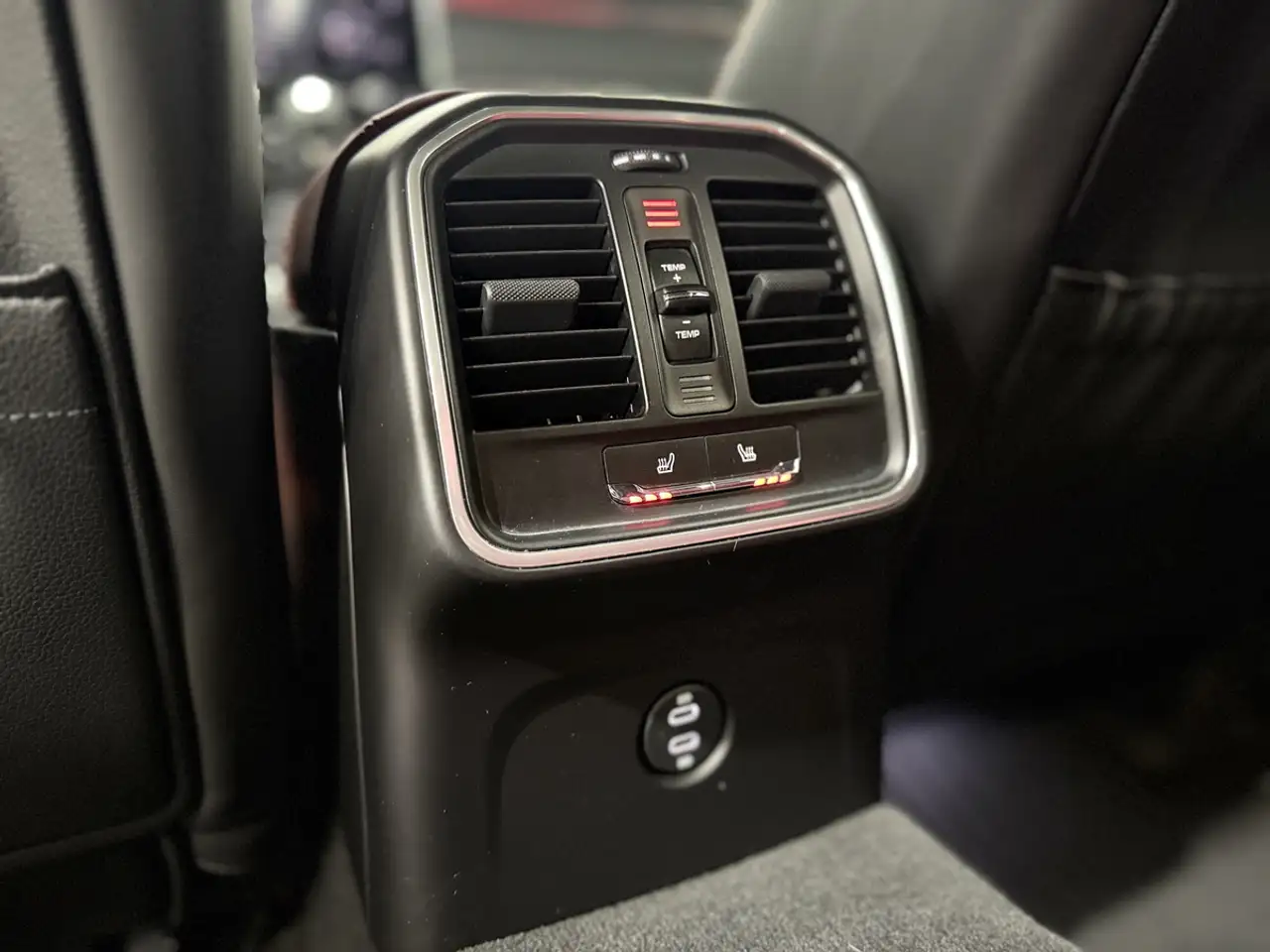 Porsche Macan photo Porsche Macan