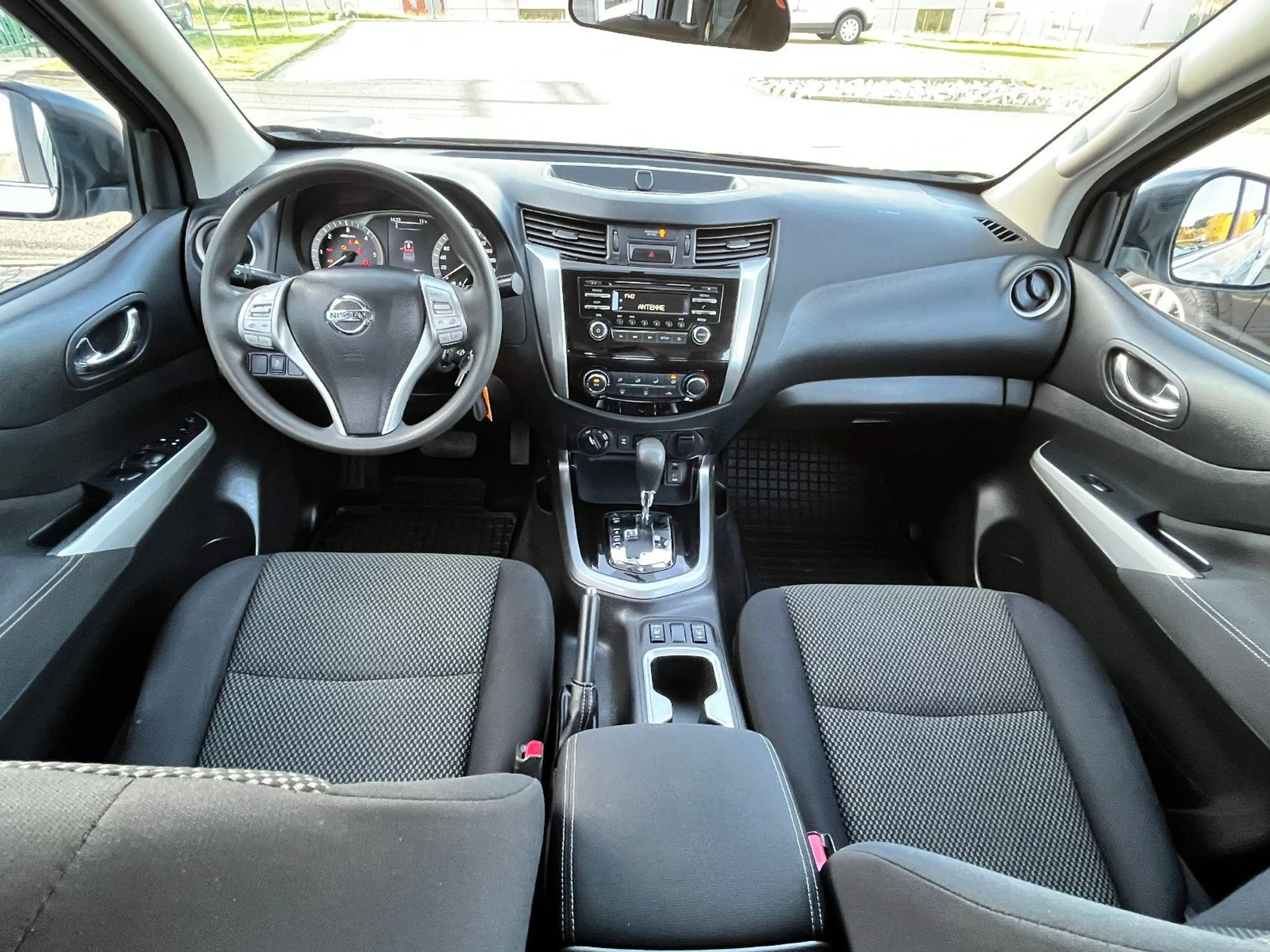 Nissan Navara NP300 Acenta Double Cab 4x4 3,5 T Anhägel — photo 8