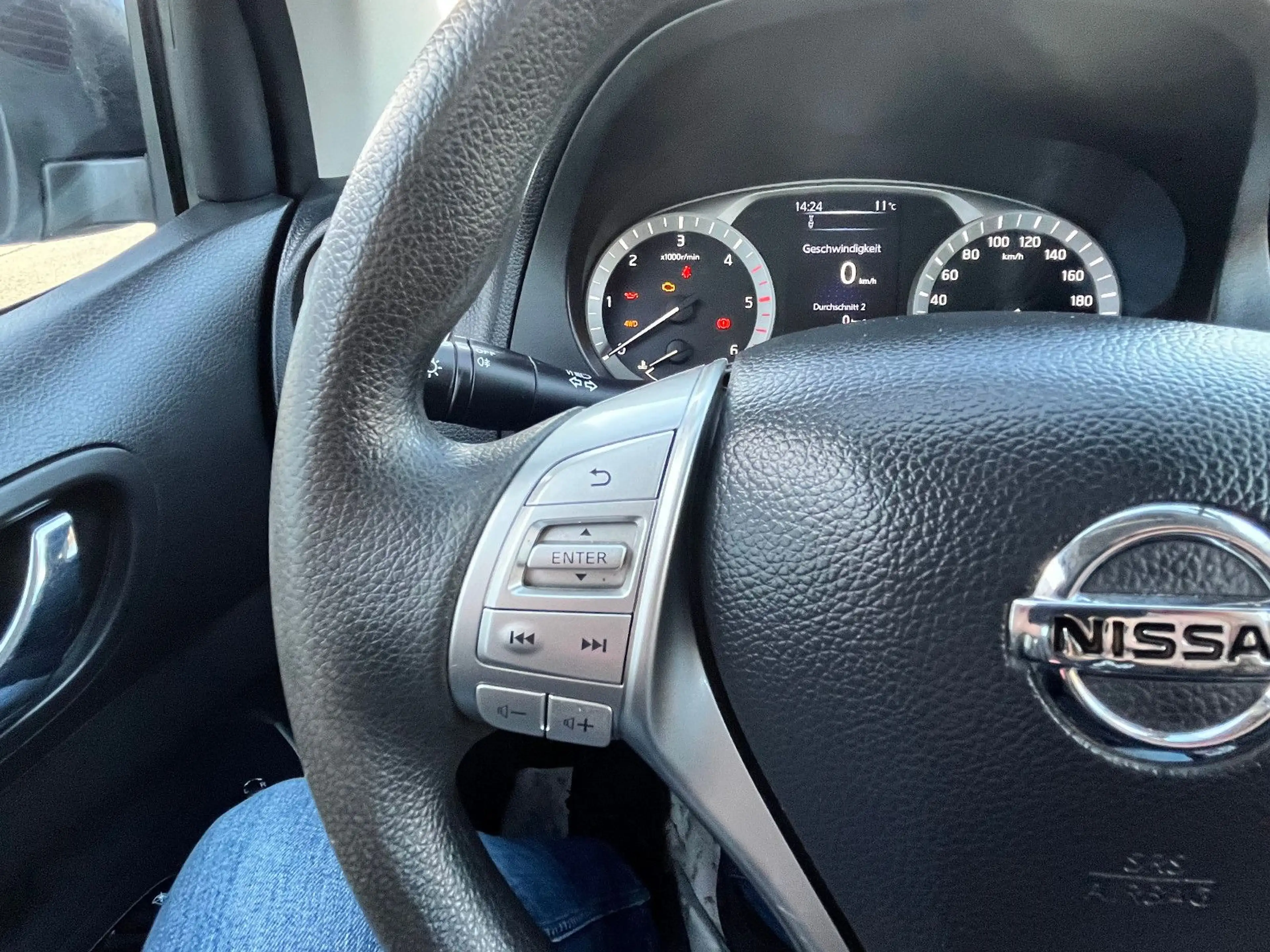Nissan Navara NP300 Acenta Double Cab 4x4 3,5 T Anhägel — photo 11