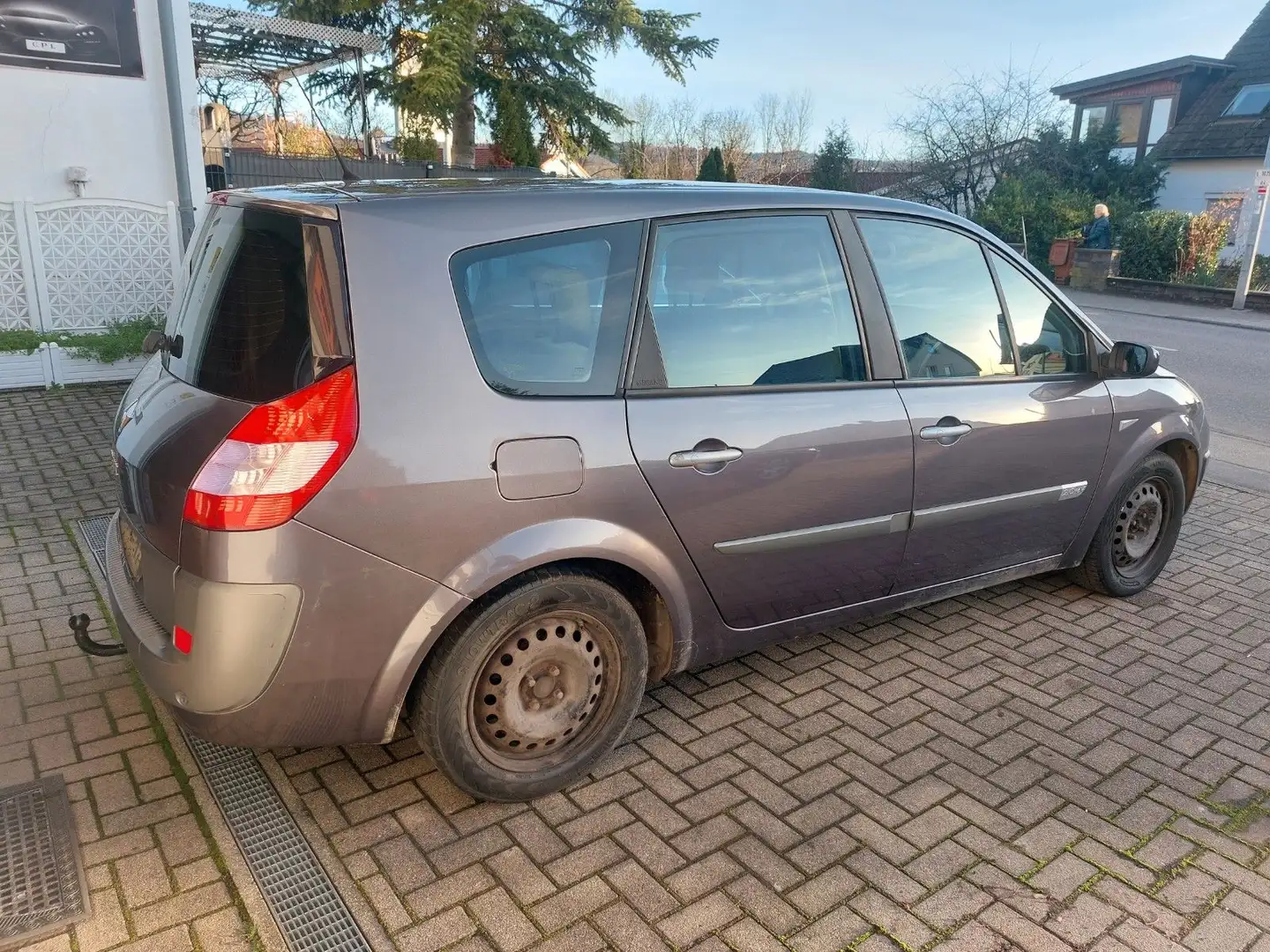 Renault Grand Scenic 2.0 16V*8FACH*ALU*AHK*7 SITZE Gris - 1