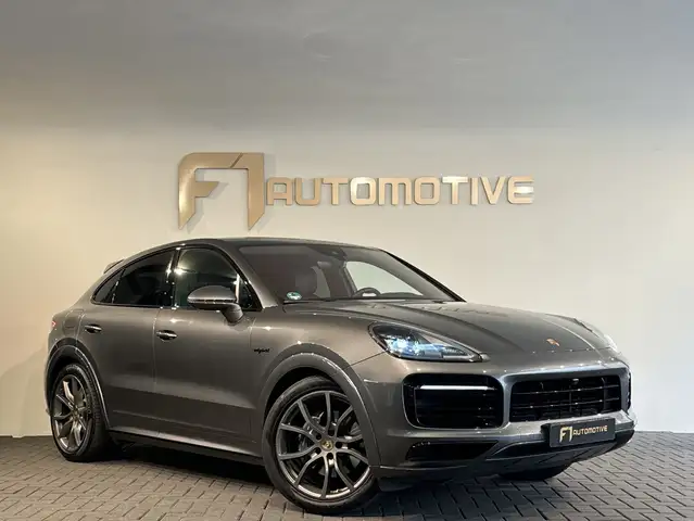 Porsche Cayenne view 3