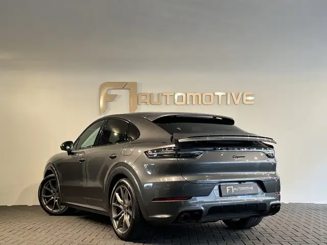 Porsche Cayenne view 4