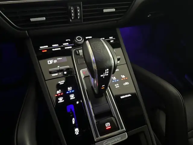 Porsche Cayenne view 12
