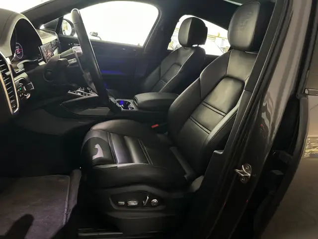 Porsche Cayenne view 9