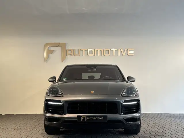 Porsche Cayenne view 2