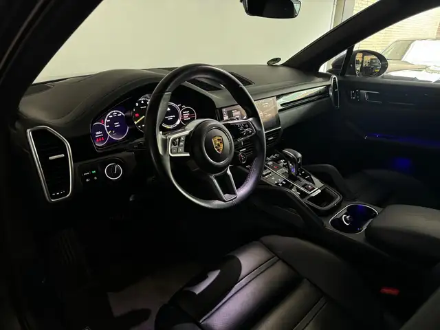 Porsche Cayenne view 8