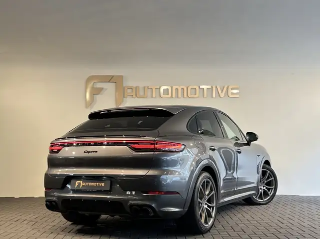Porsche Cayenne view 7