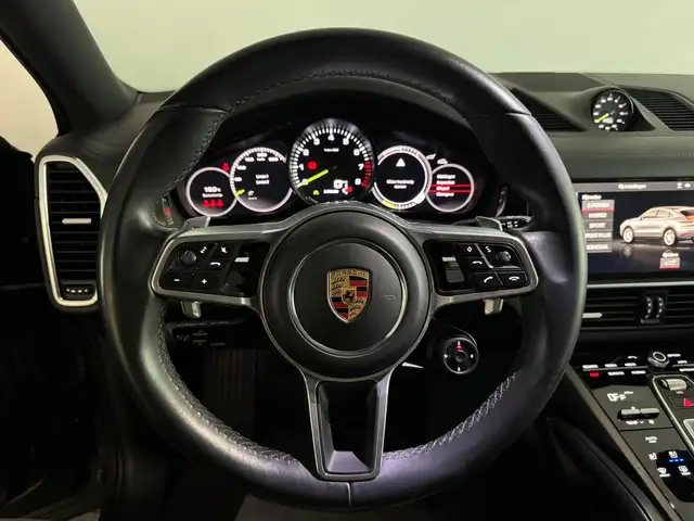Porsche Cayenne view 10
