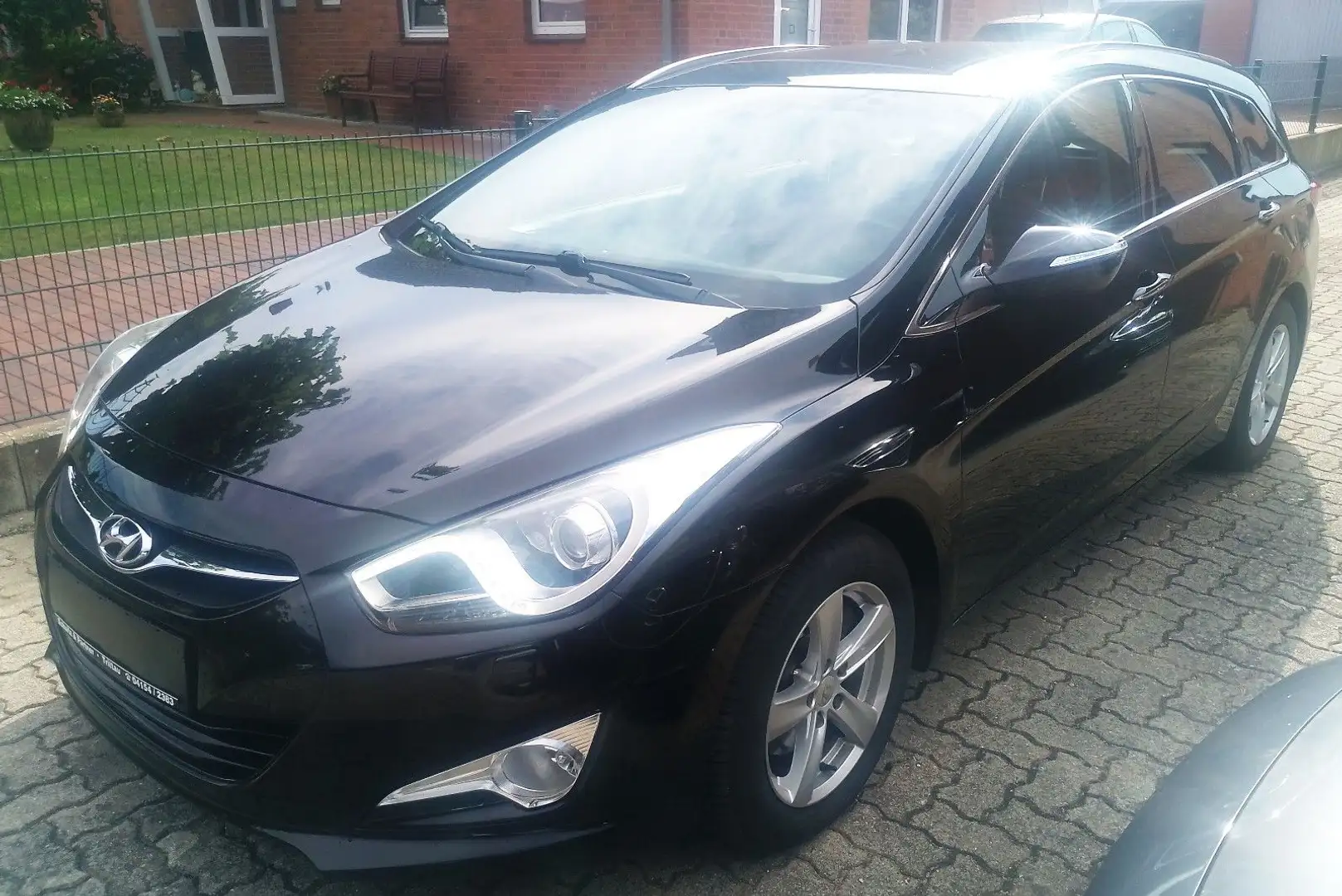 Hyundai i40 cw 1.7 CRDi Premium Czarny - 1