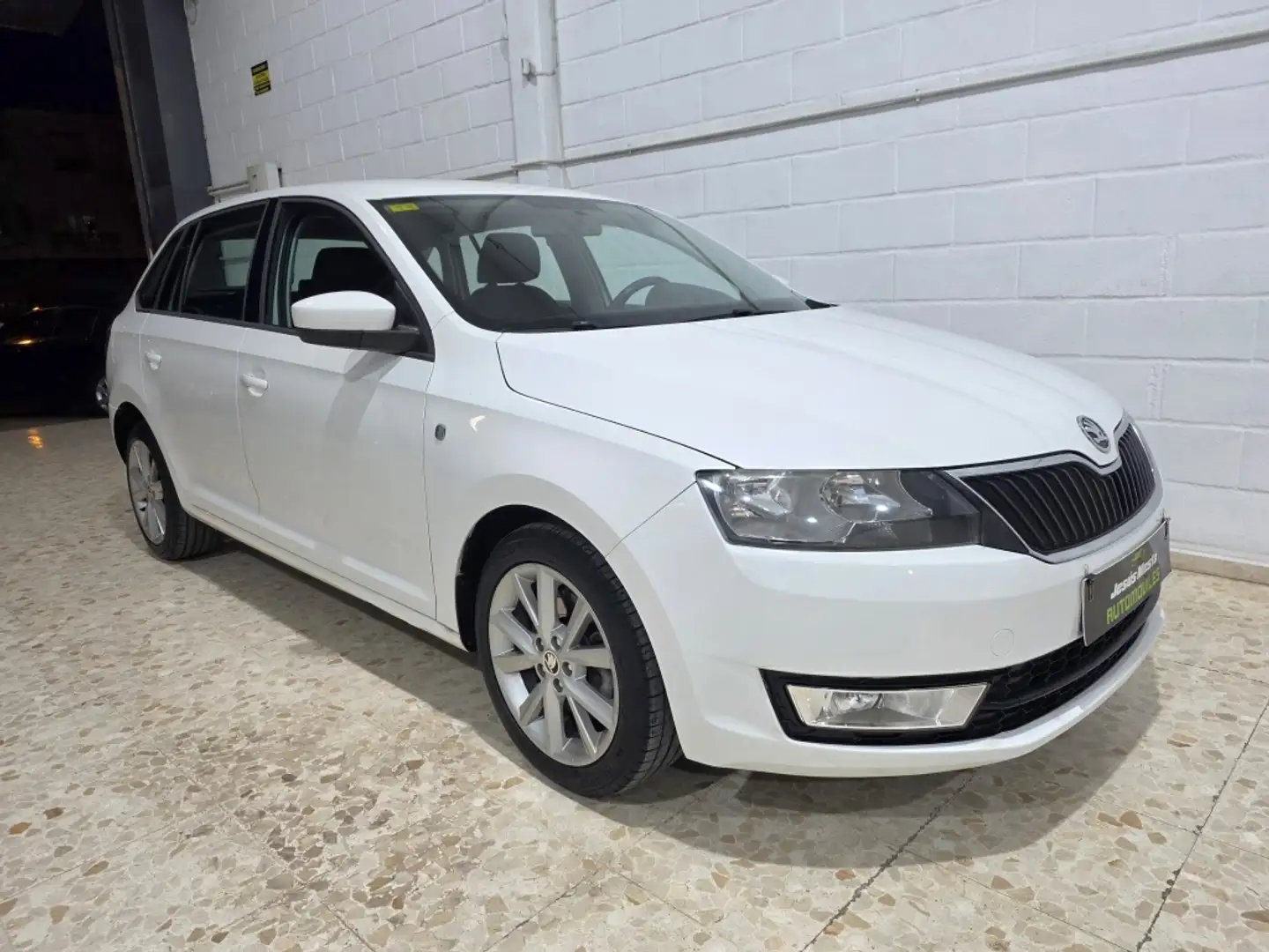 Skoda Rapid/Spaceback 1.6TDI CR Ambition DSG 66kW Blanc - 1