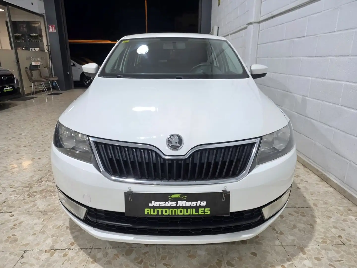 Skoda Rapid/Spaceback 1.6TDI CR Ambition DSG 66kW Blanc - 2