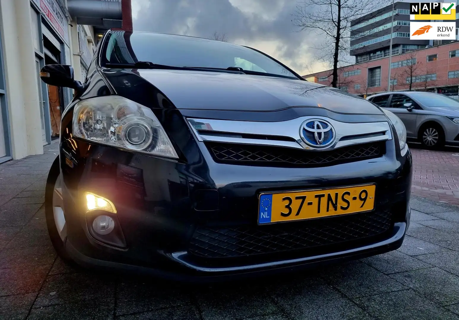 Toyota Auris 1.8 Full Hybrid Navi *Zie tekst! Noir - 1
