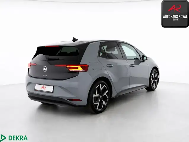 Volkswagen Id.3 view 5