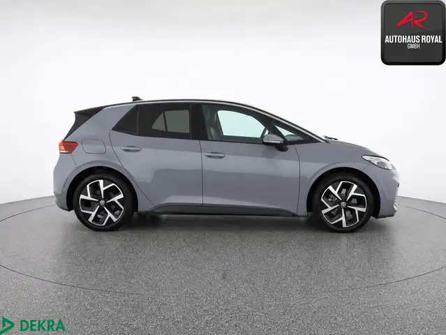 Volkswagen Id.3 view 6