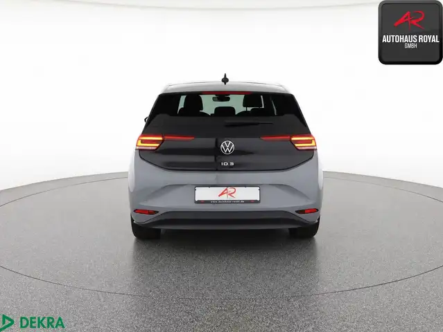 Volkswagen Id.3 view 4