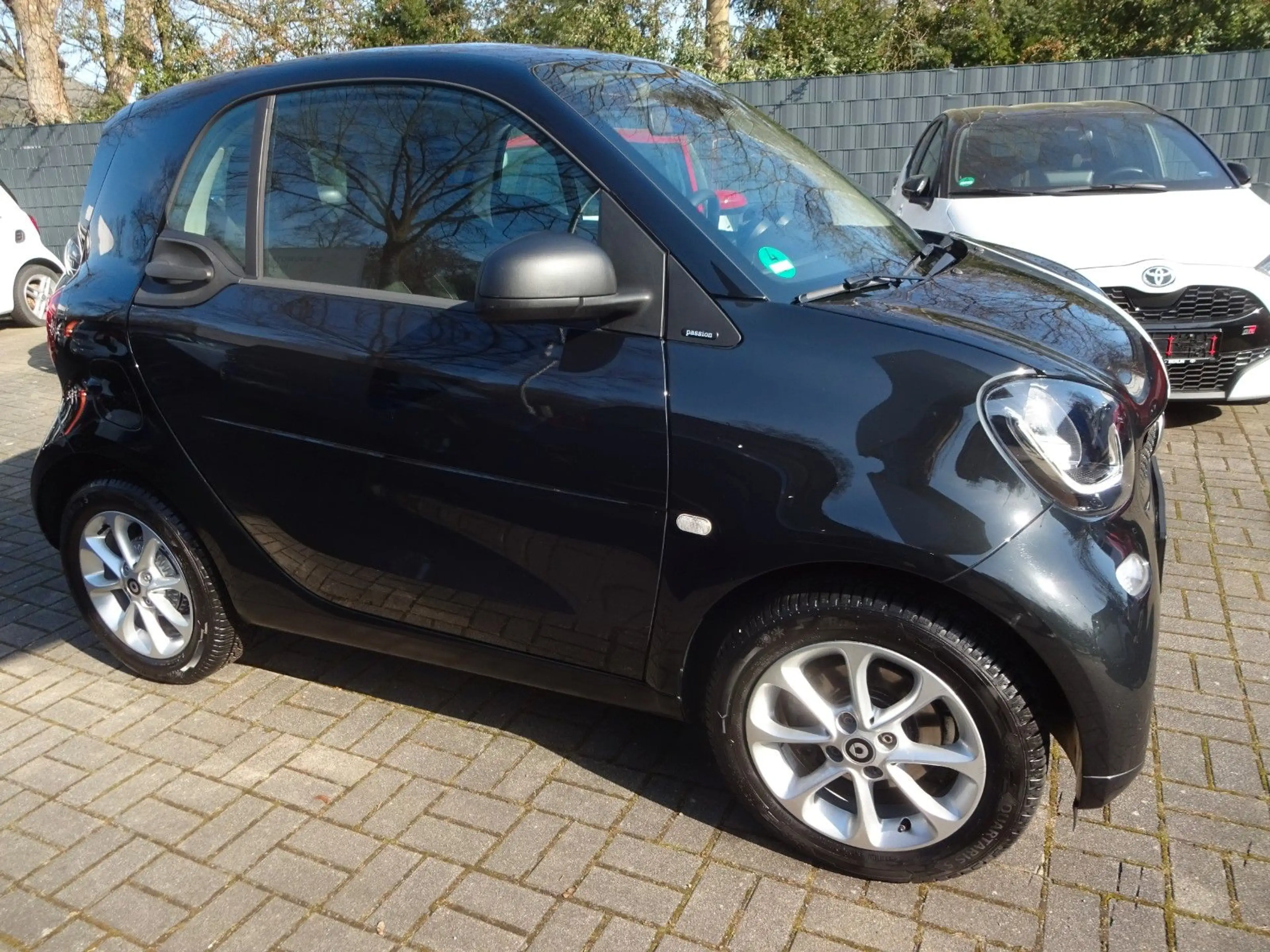 smart forTwo coupe,Navi,LED,Pano,SHZ,Allwetterreifen — photo 2