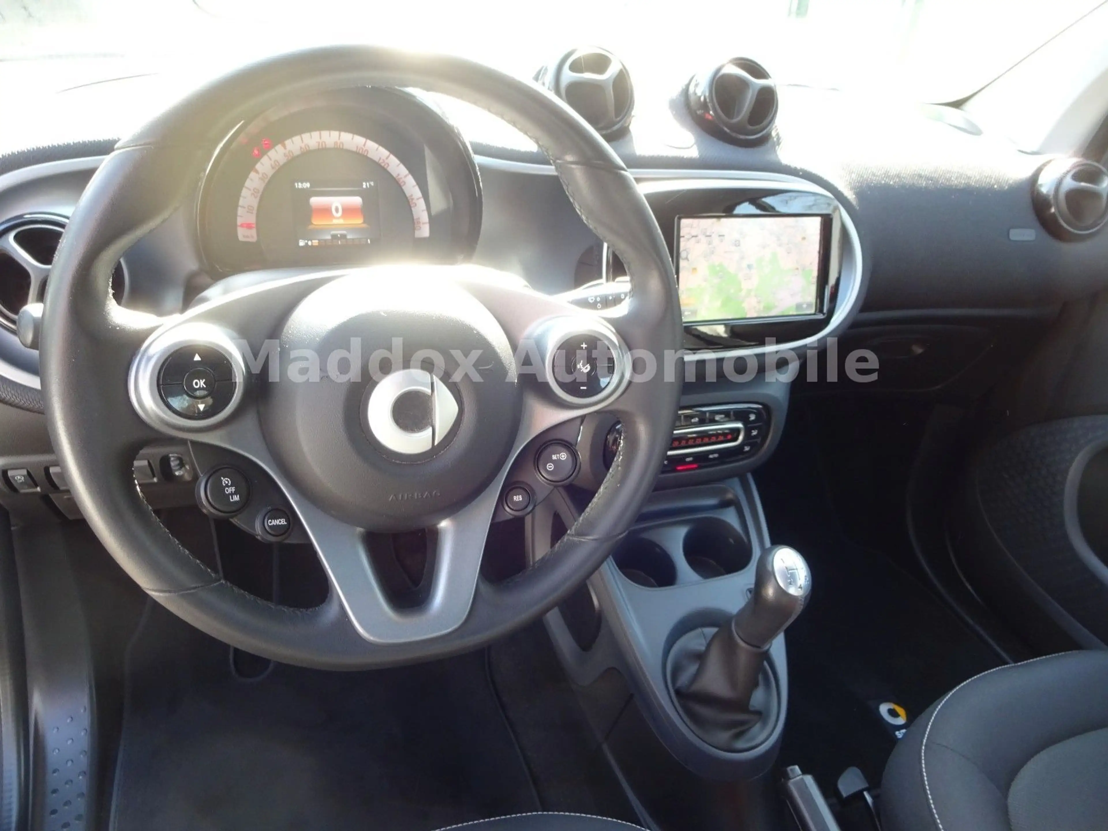 smart forTwo coupe,Navi,LED,Pano,SHZ,Allwetterreifen — photo 14