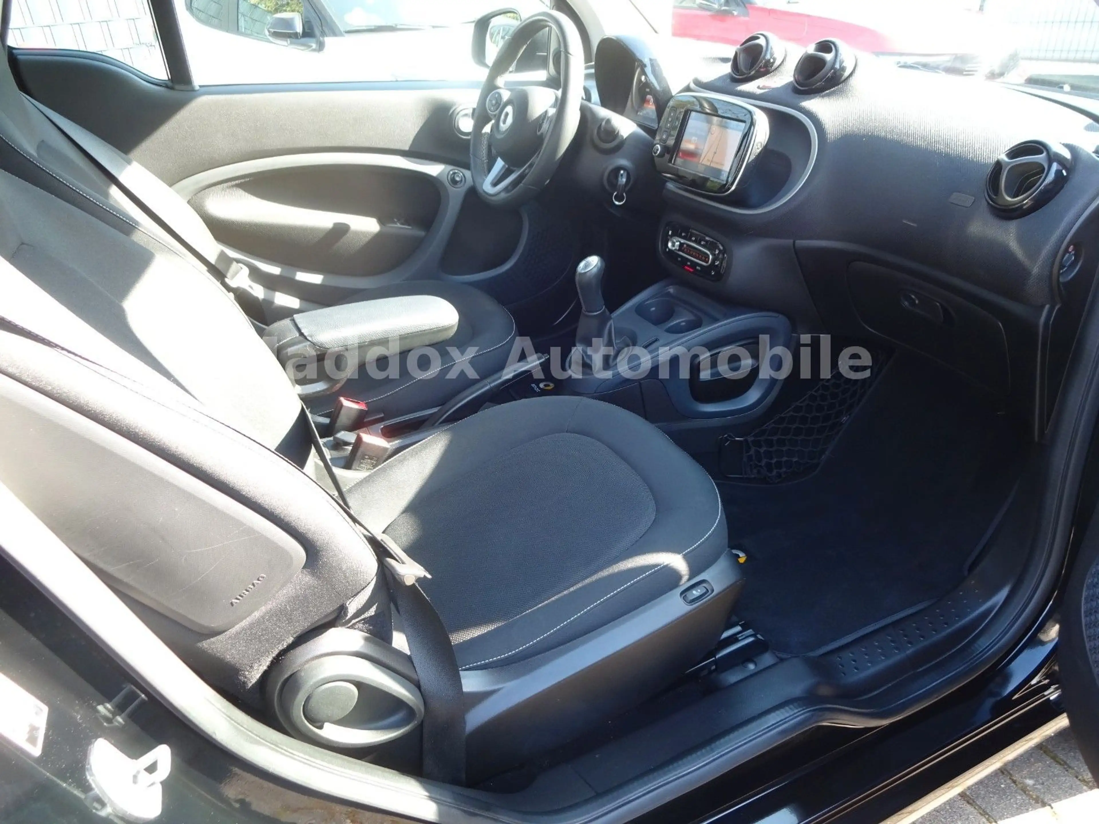 smart forTwo coupe,Navi,LED,Pano,SHZ,Allwetterreifen — photo 8