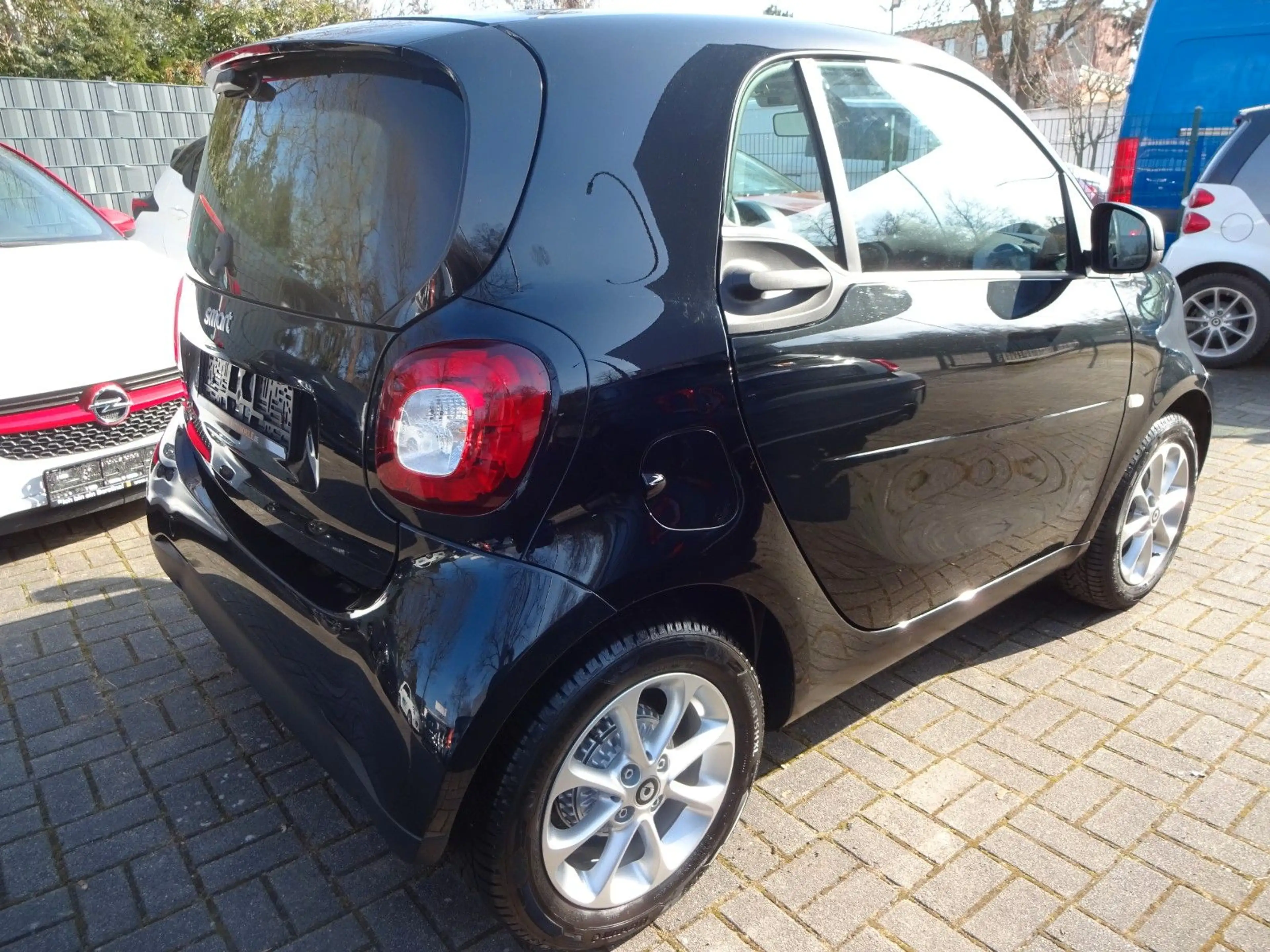 smart forTwo coupe,Navi,LED,Pano,SHZ,Allwetterreifen — photo 7