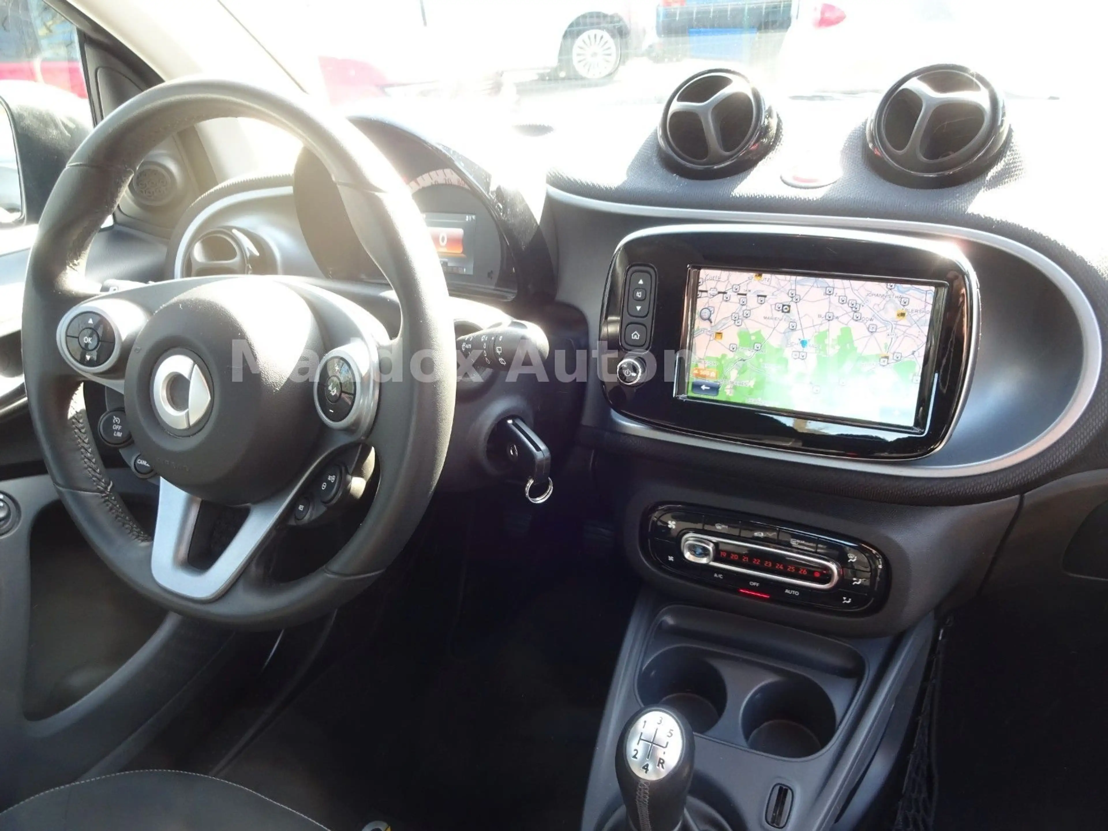 smart forTwo coupe,Navi,LED,Pano,SHZ,Allwetterreifen — photo 10