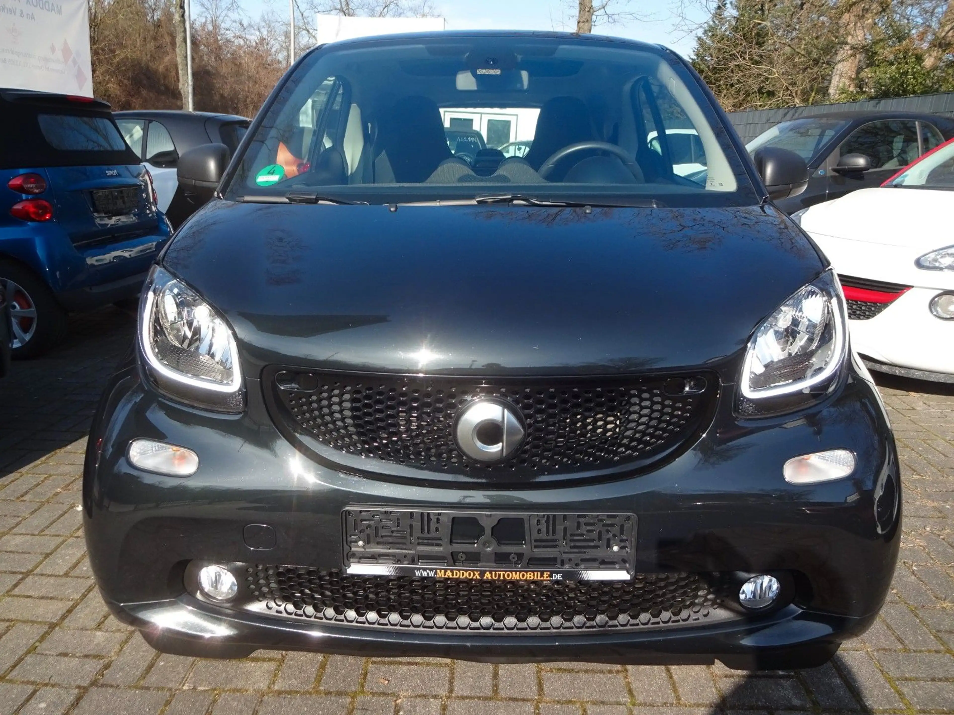smart forTwo coupe,Navi,LED,Pano,SHZ,Allwetterreifen — photo 3