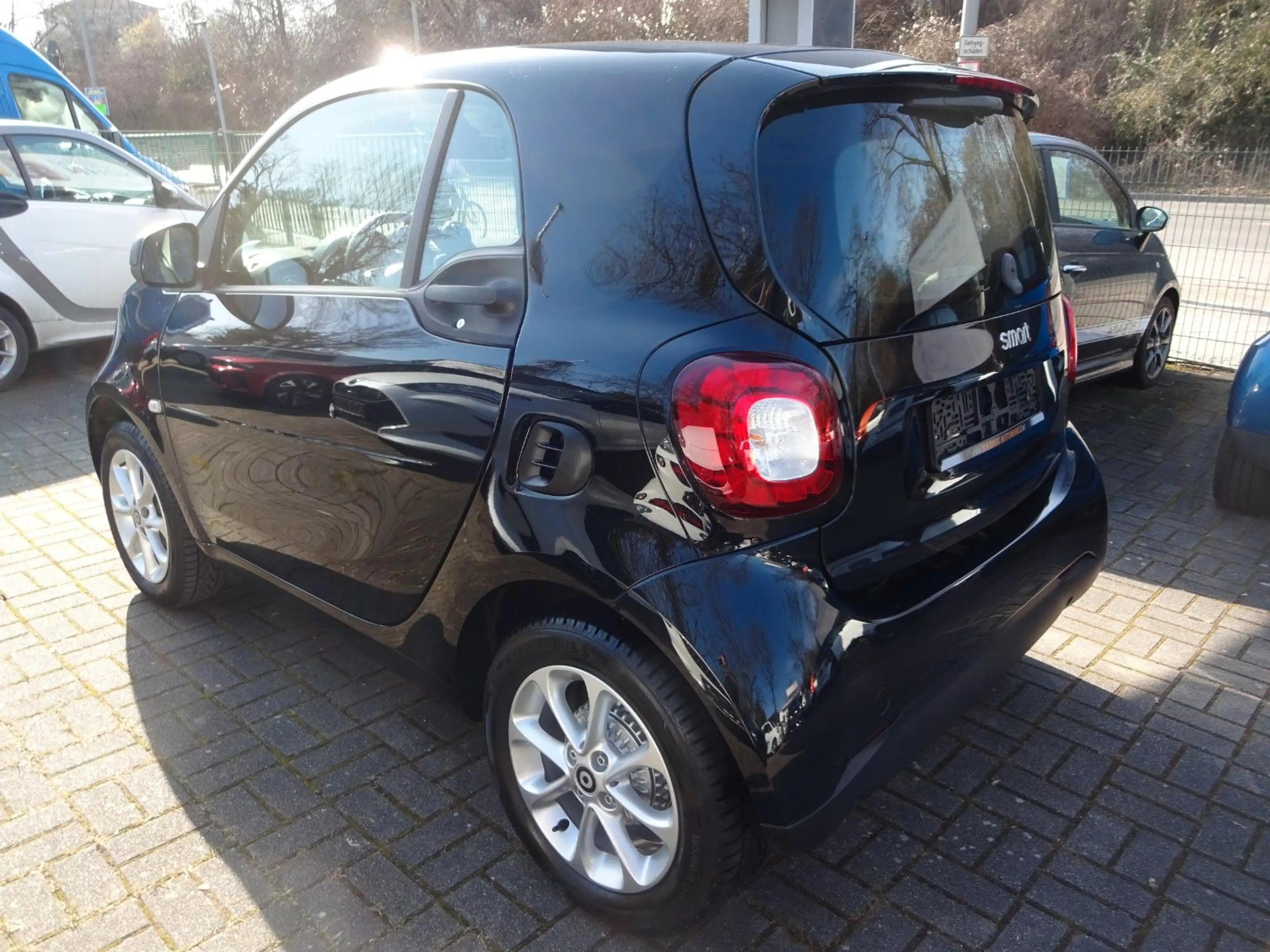 smart forTwo coupe,Navi,LED,Pano,SHZ,Allwetterreifen — photo 5