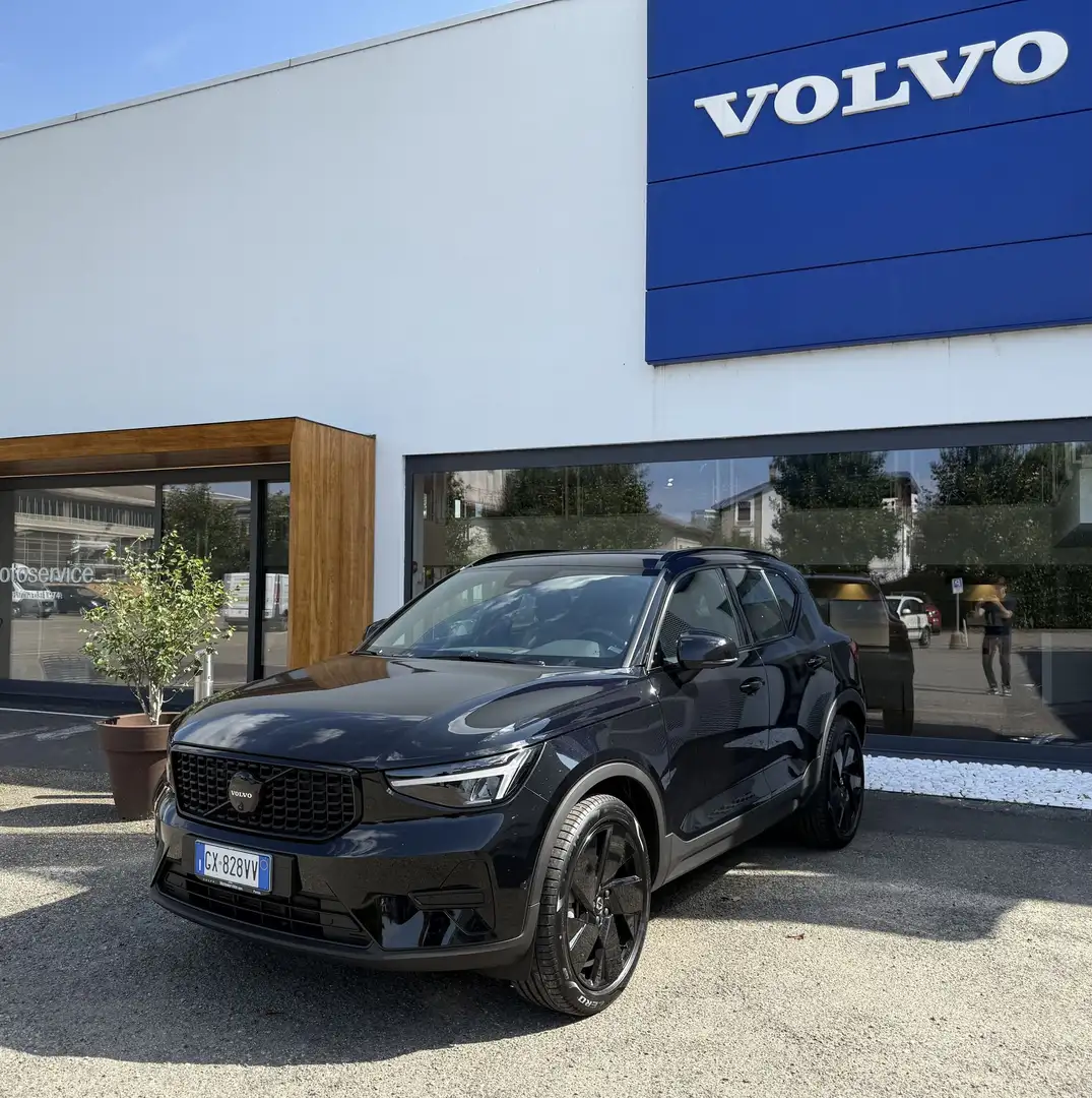 Volvo XC40 B3 automatico Plus Black Edition Nero - 1