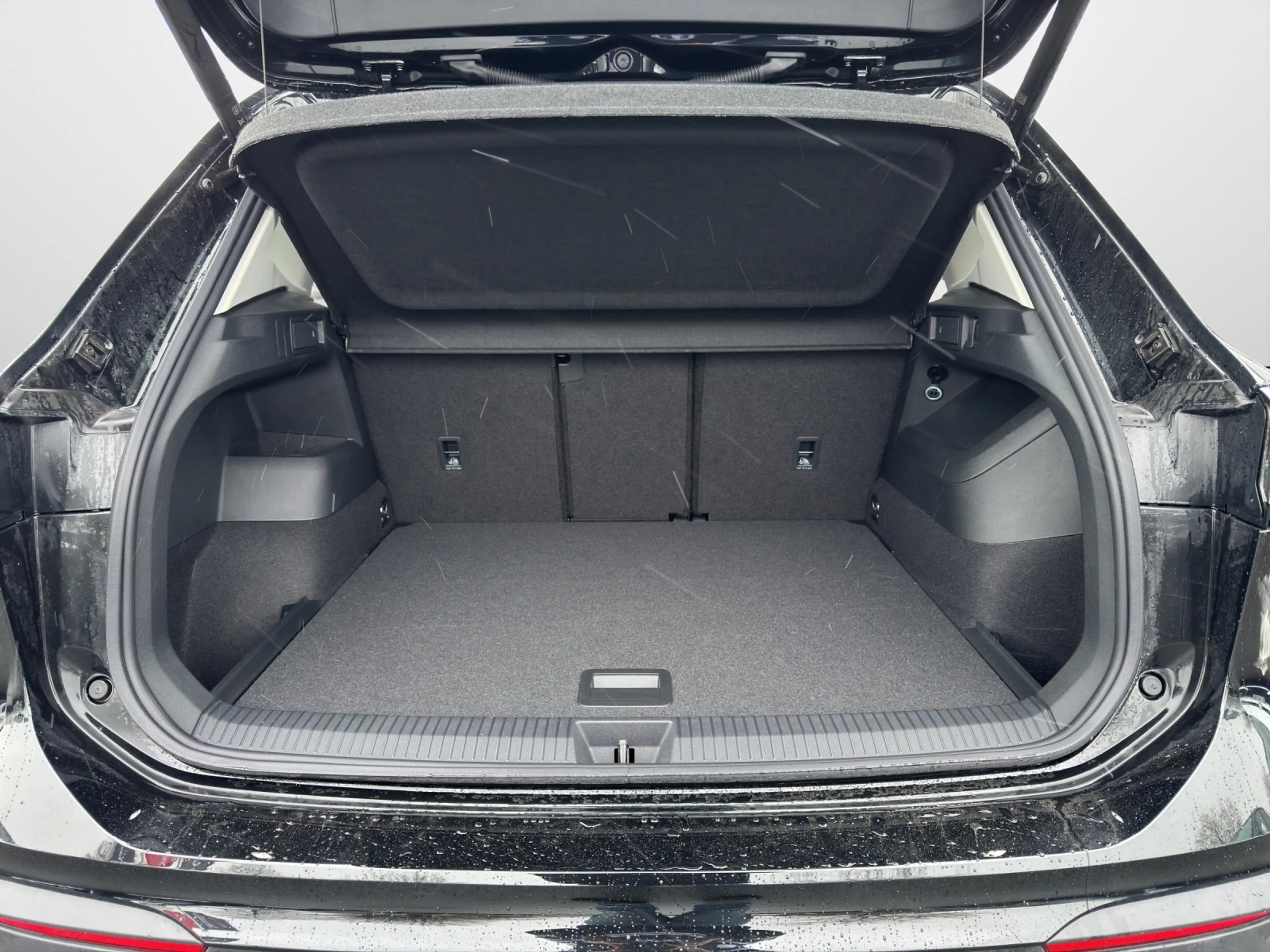 Volkswagen Tiguan 1.5 eTSI DSG Life LED RFK Winterpaket App Conne... — photo 12