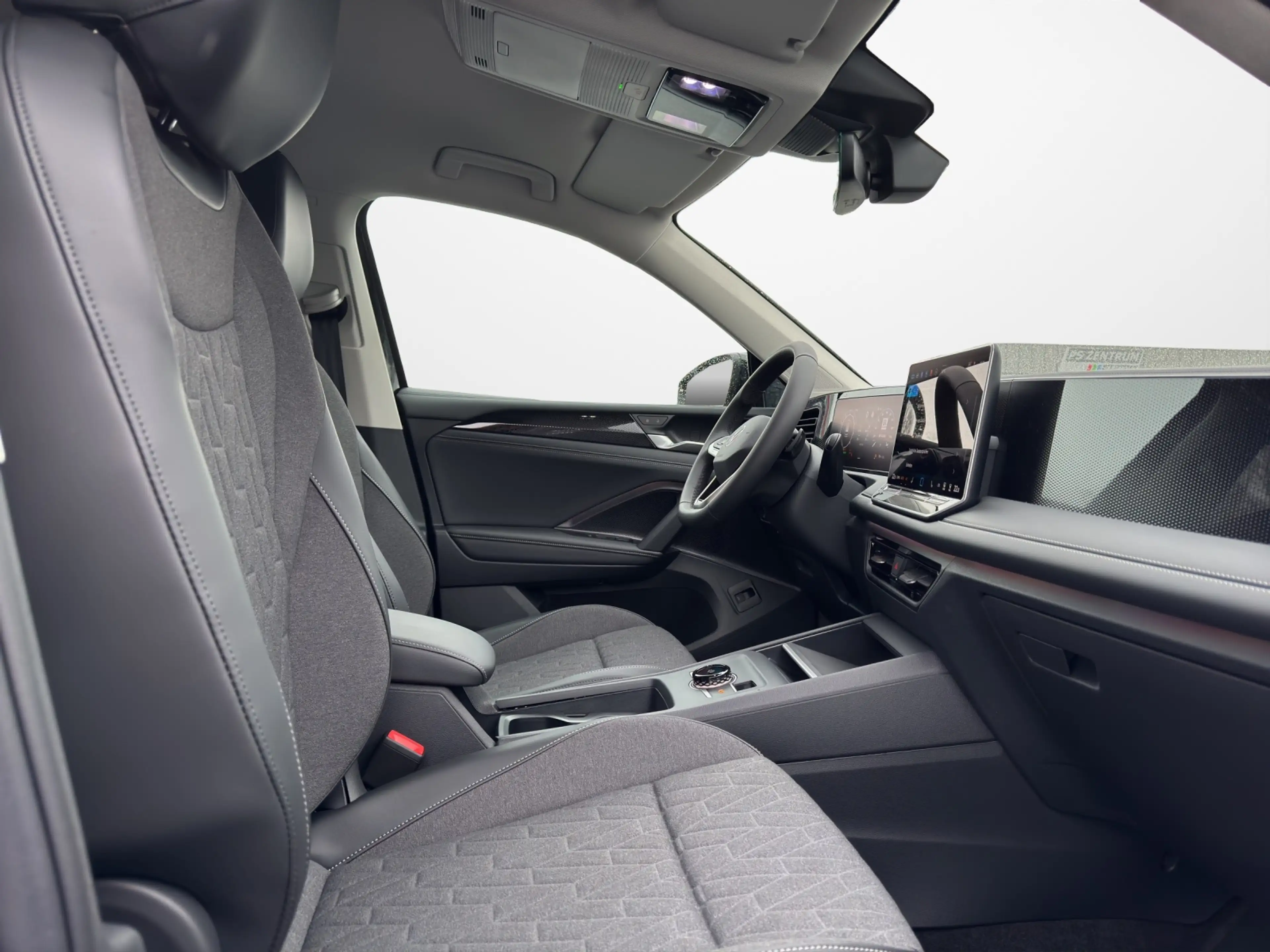 Volkswagen Tiguan 1.5 eTSI DSG Life LED RFK Winterpaket App Conne... — photo 13
