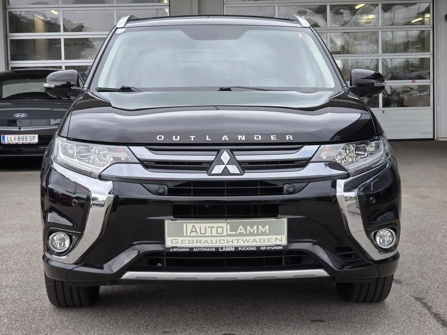 Mitsubishi Outlander Outlander 2,0 PHEV Instyle Instyle Schwarz - 1