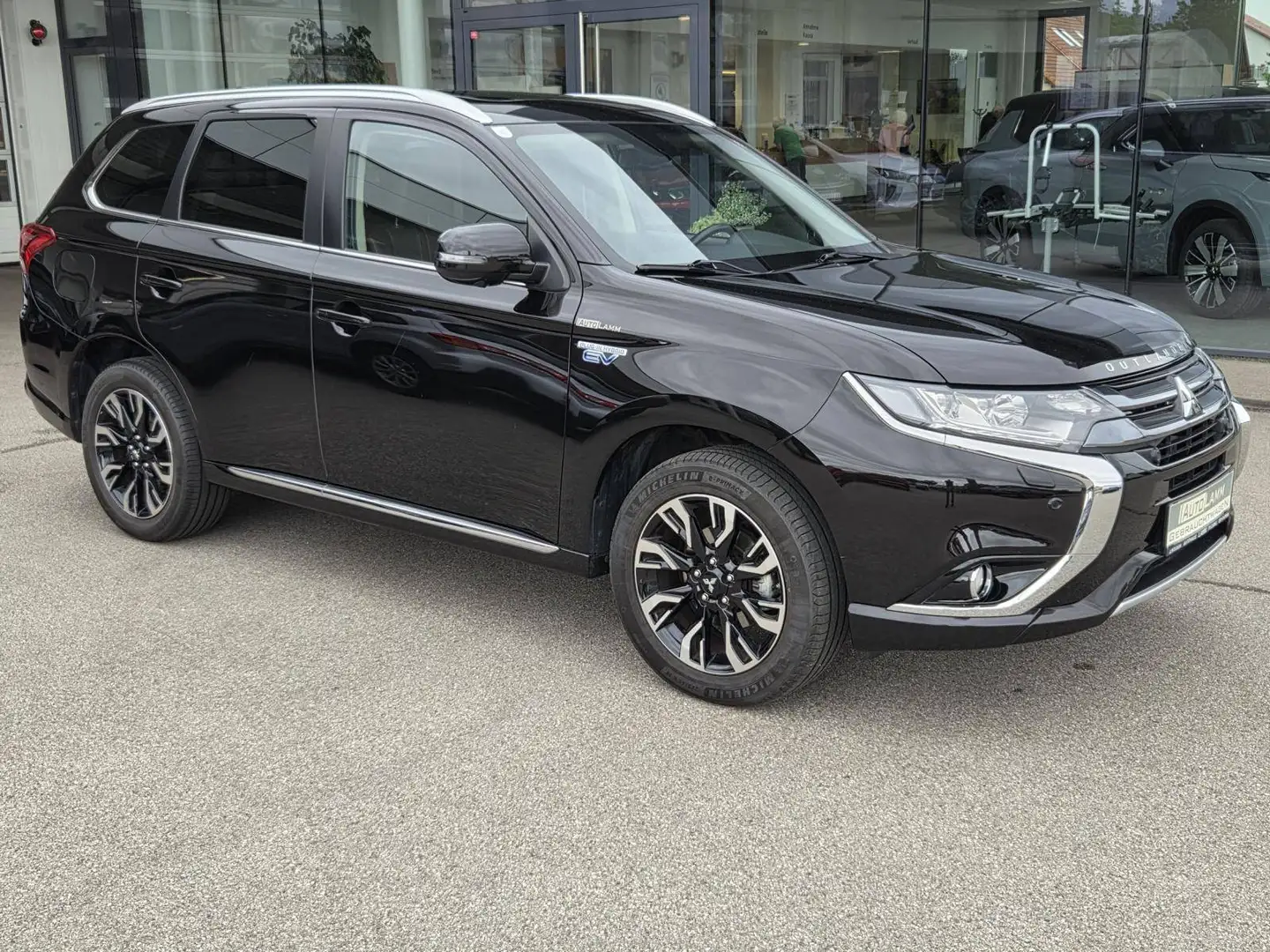 Mitsubishi Outlander Outlander 2,0 PHEV Instyle Instyle Schwarz - 2