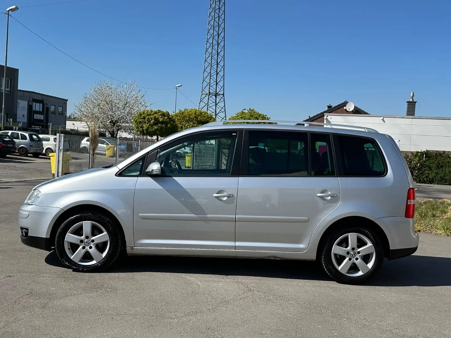 Volkswagen Touran 2.0 TDI  Highline DSG Automatik Silber - 2