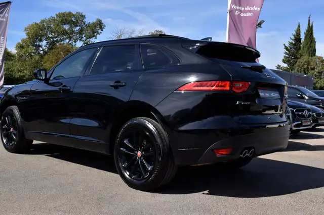 Jaguar F-Pace view 3