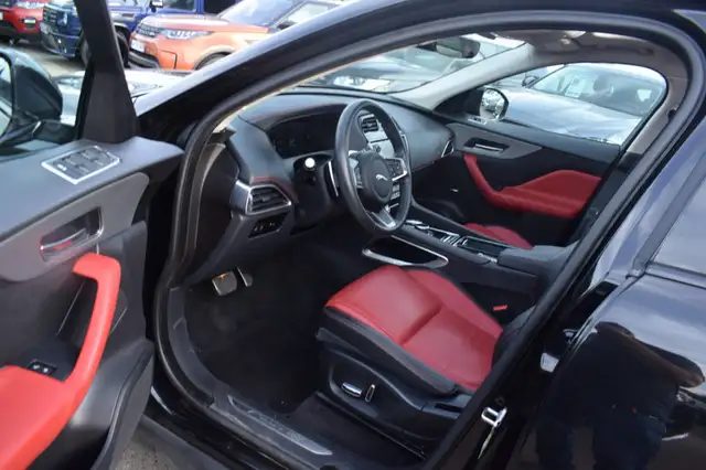 Jaguar F-Pace view 9