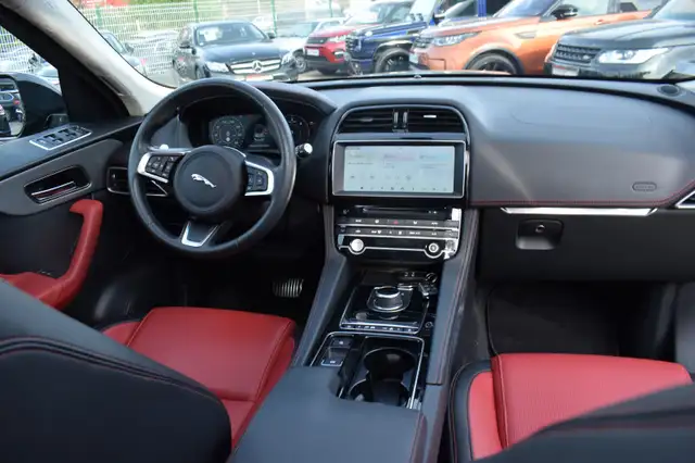 Jaguar F-Pace view 2