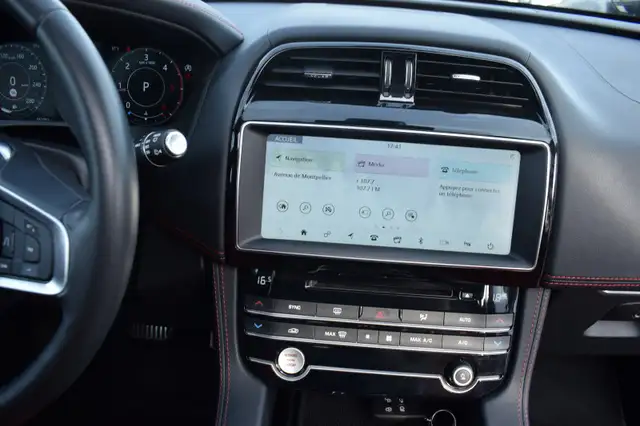 Jaguar F-Pace view 10