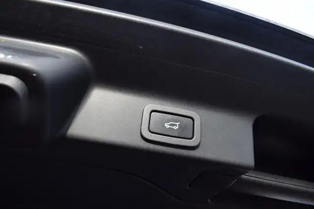 Jaguar F-Pace view 6