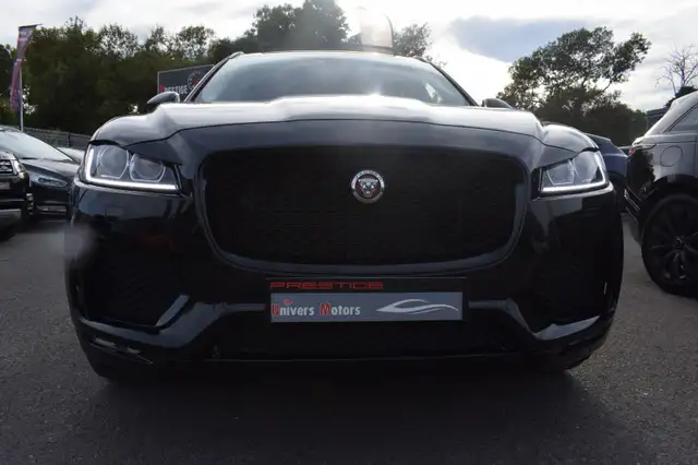 Jaguar F-Pace view 8