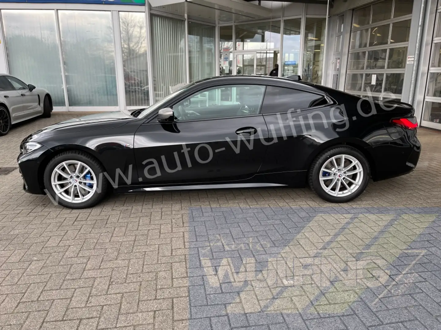 BMW 440 i xDrive Mild-Hybrid Autom. Leder GSD Head-Up Zwart - 2