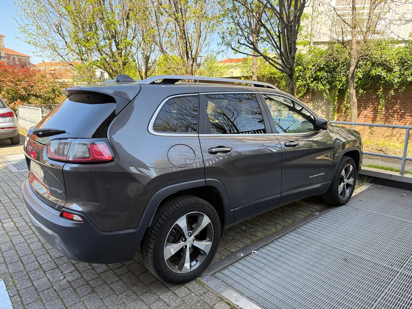 Jeep Cherokee Cherokee VII 2019 2.2 mjt Limited 4wd active drive Gris - 2