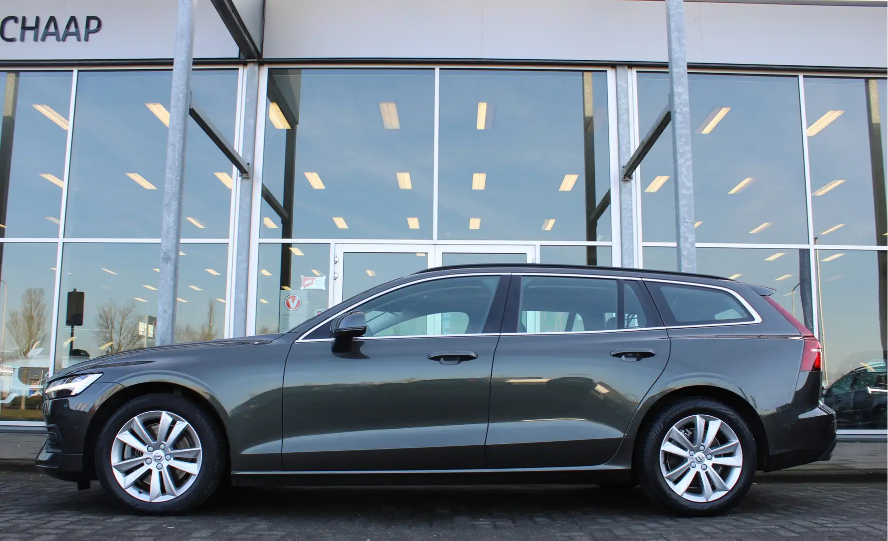 Volvo V60 B3 Automaat Momentum Business | Schuif/kanteldak | Gris - 2