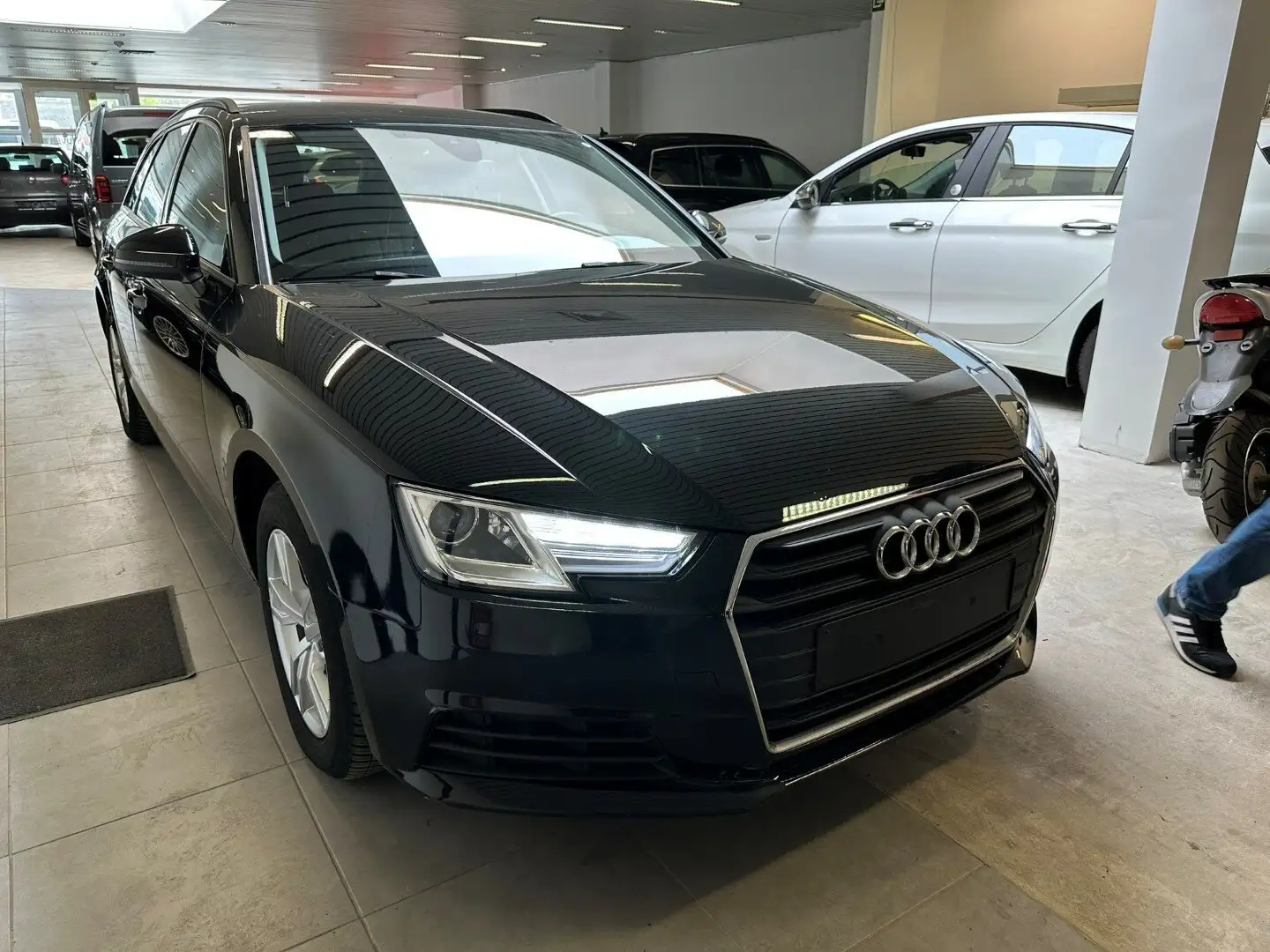 Audi A4 Avant 2.0 TFSI CNG Zwart - 2