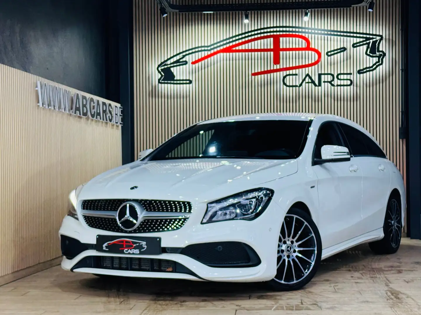 Mercedes-Benz CLA 180 D * PACK AMG EDITION 1 * GARANTIE 12 MOIS * Wit - 2