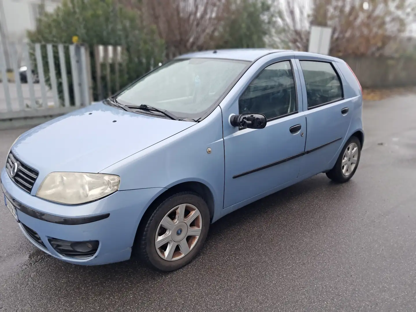 Fiat Punto 5p 1.2 16v Feel Blau - 1