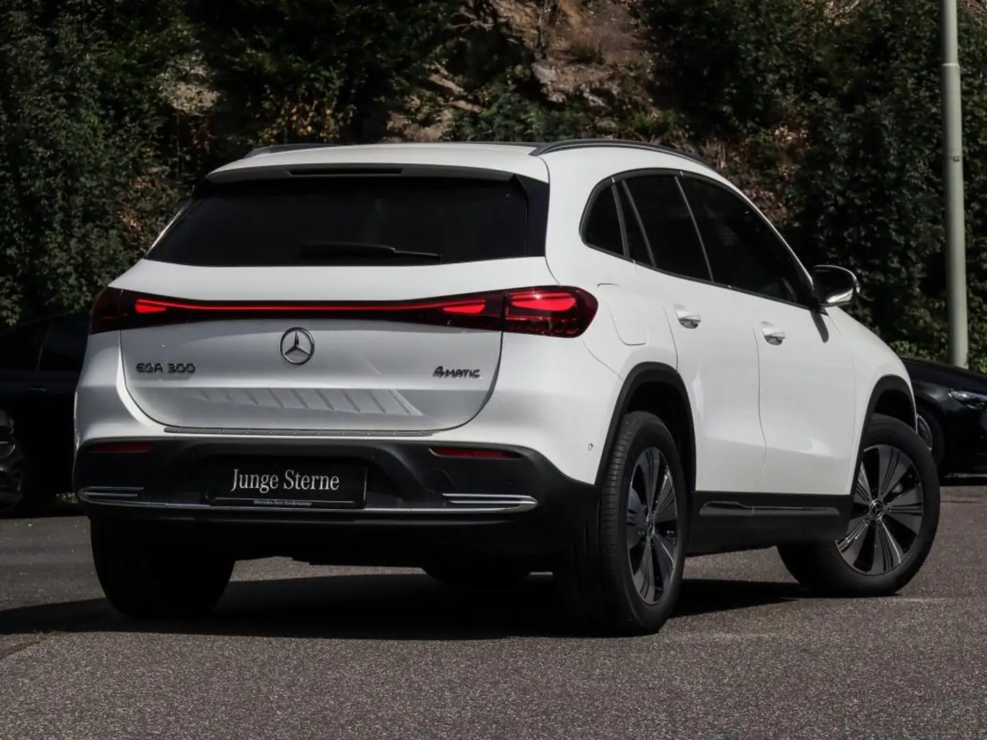 Mercedes-Benz EQA 300 4M Progressive/Pano/LED/Totw/Ambi/Easy-P Blanco - 2