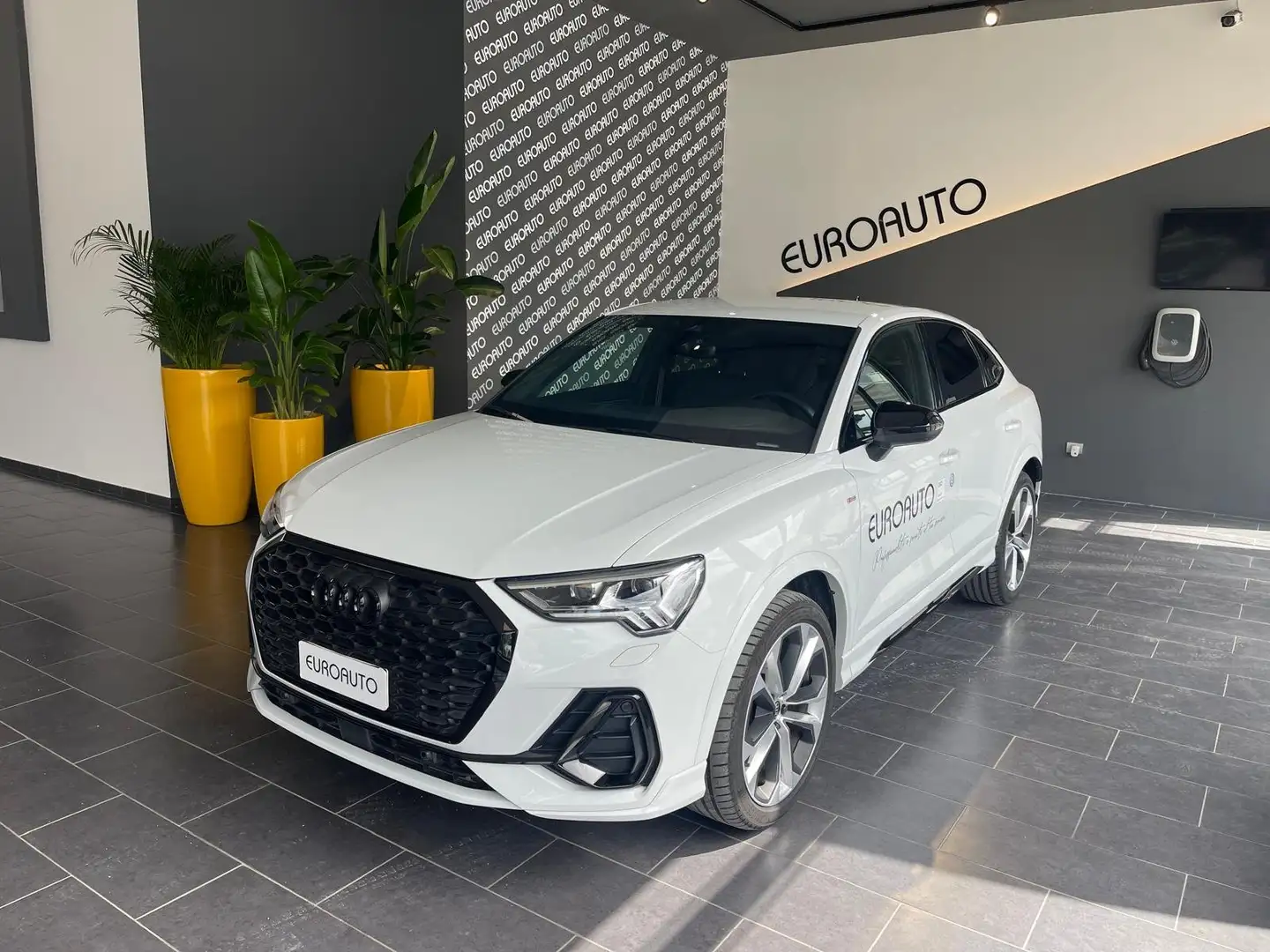 Audi Q3 Q3 Sportback 35 2.0 tdi Identity Black s-tronic Bianco - 1