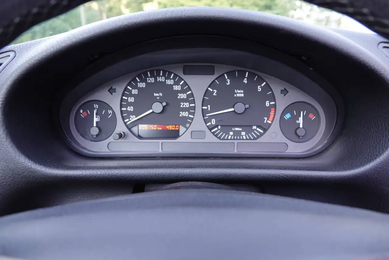BMW 320i, foto 9