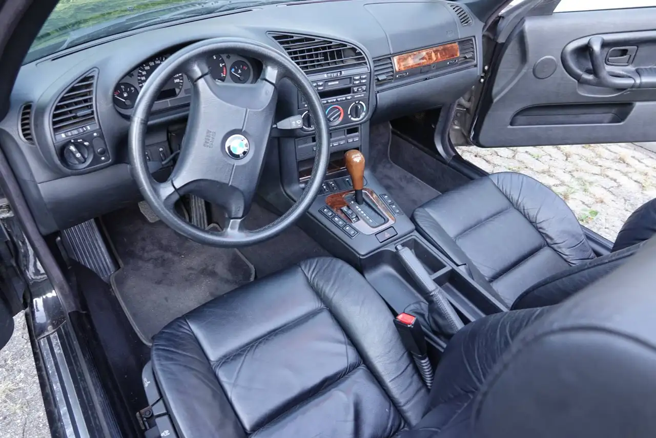 BMW 320i, foto 2
